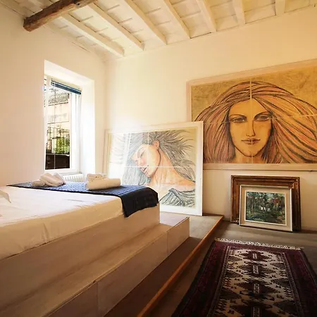 Trevi Fountain 2br