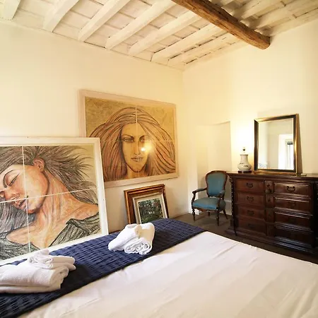 Trevi Fountain 2br Apartman